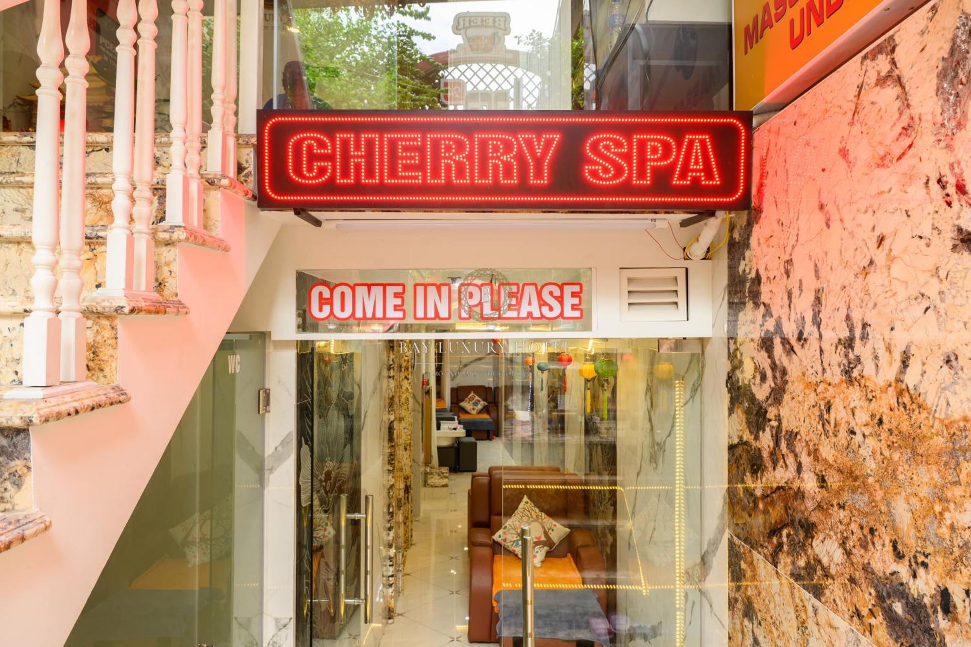 Bay Luxury Hotel & Spa - No 1 Ngo Huyen, Hanoi